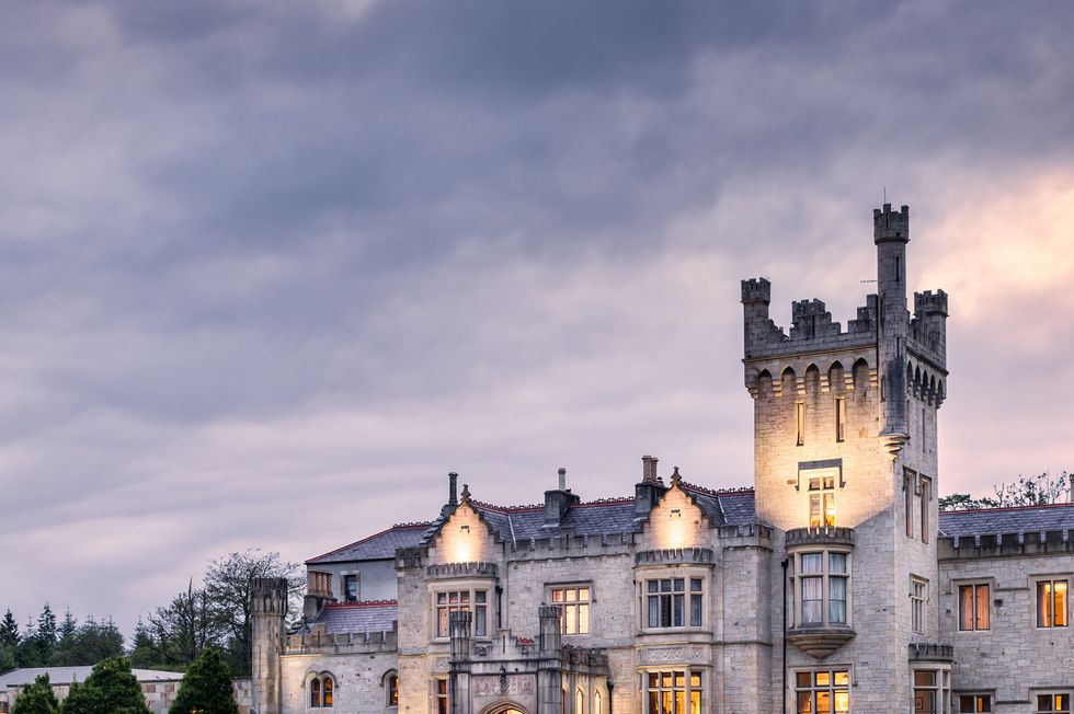 Window, Cloud, Facade, Real estate, Landmark, Manor house, Mansion, Palace, Evening, Home, 