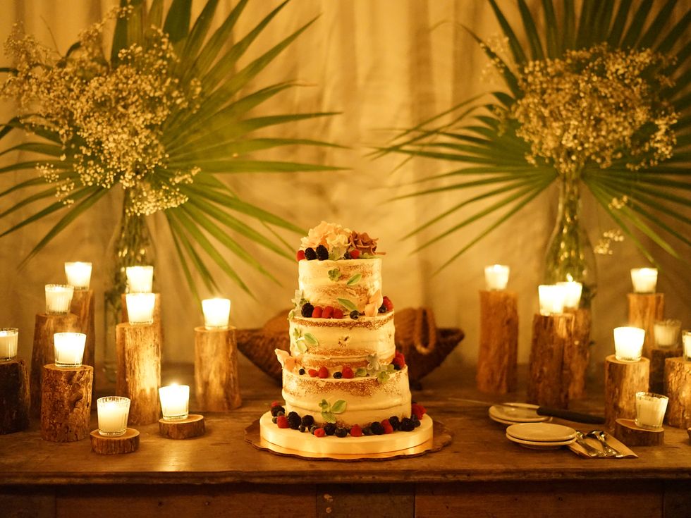 Lighting, Cake, Dessert, Baked goods, Ingredient, Food, Sweetness, Decoration, Serveware, Cake decorating, 