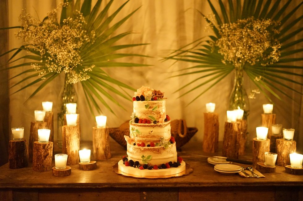 Lighting, Cake, Dessert, Baked goods, Ingredient, Food, Sweetness, Decoration, Serveware, Cake decorating, 