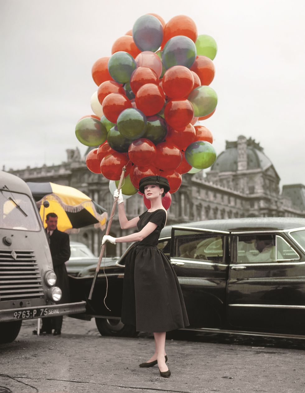 Automotive design, Balloon, Party supply, Dress, Classic car, Grille, Photography, Classic, Street fashion, Luxury vehicle, 