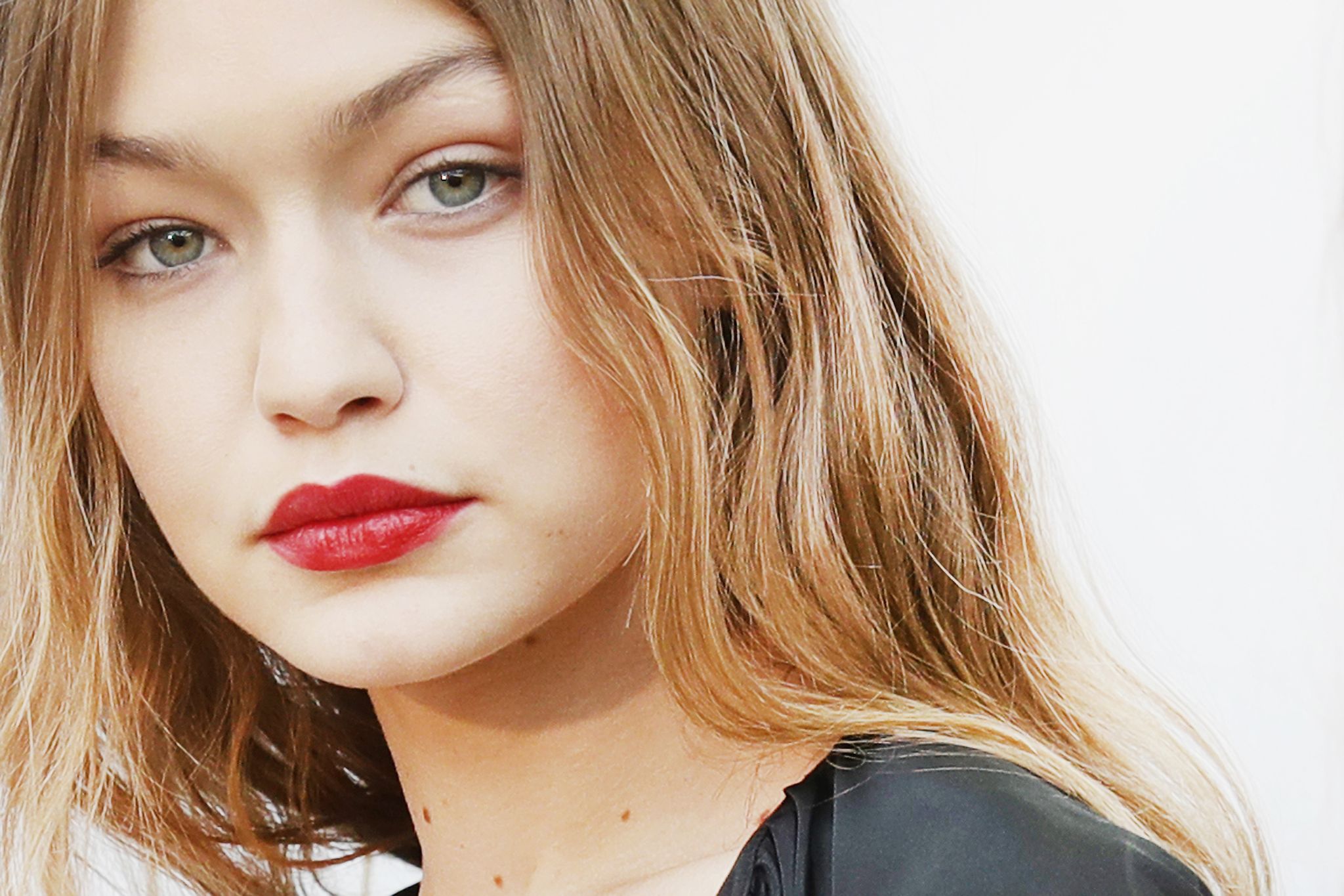 Gigi Hadid online make-up tutorial