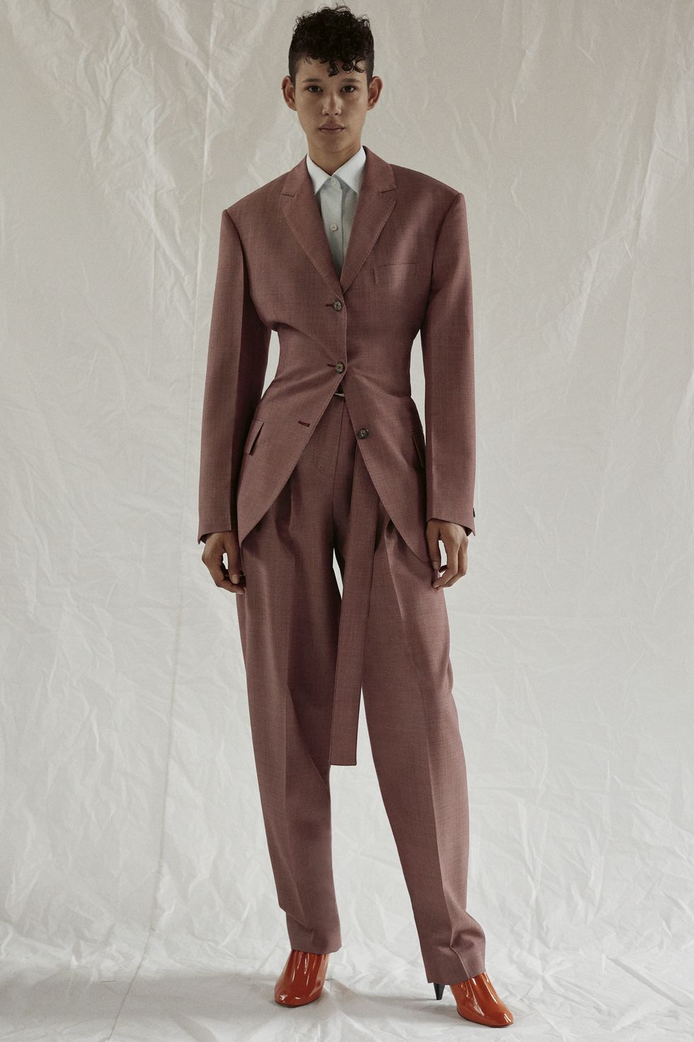 Dress shirt, Brown, Collar, Coat, Sleeve, Trousers, Suit trousers, Shoulder, Joint, Outerwear, 