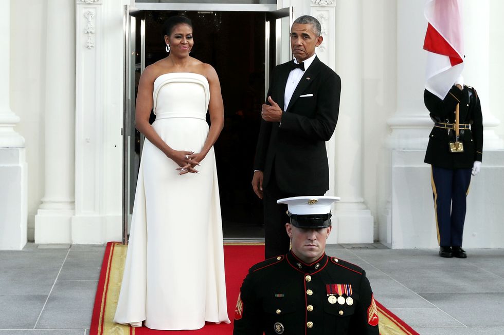 Dress, Trousers, Shoulder, Military uniform, Military person, Outerwear, Uniform, Standing, White, Formal wear, 