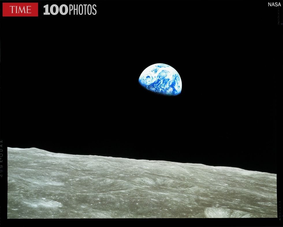 Earthrise (by William Anders, NASA