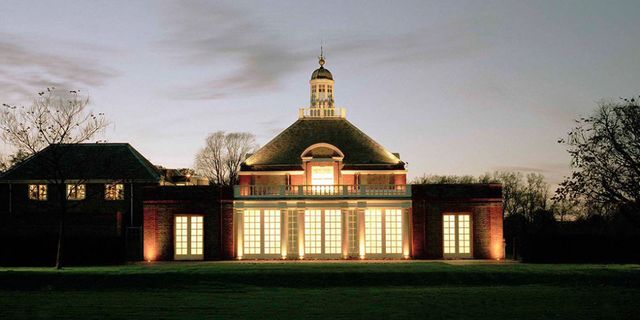 Dusk, Evening, Finial, Mansion, Dome, Lawn, Estate, Classical architecture, Official residence, Palace, 