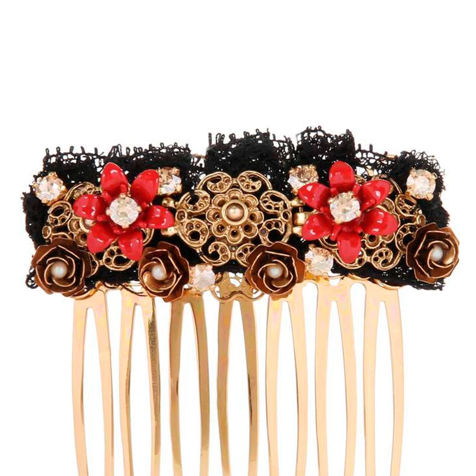 Hair accessory, Natural material, Cut flowers, Artificial flower, Floral design, Rose, Flower Arranging, Creative arts, Body jewelry, Headpiece, 