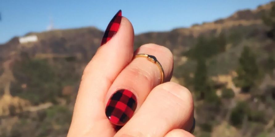 <p>Post New Year's Eve-glitz, dress it down with a casual red and black gingham print.</p>

<p><a href=" https://www.instagram.com/p/BBiUoPiRmDG/?taken-by=stephstonenails&amp;hl=en" target="_blank" data-tracking-id="recirc-text-link">@stephstonenails</a></p>