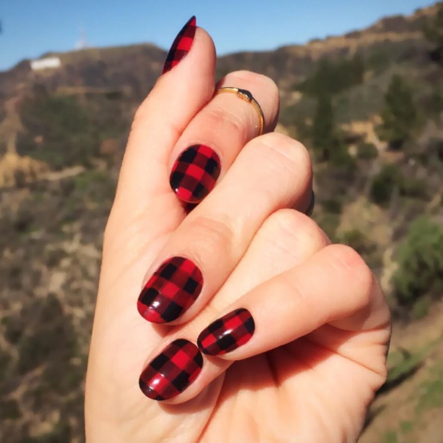 <p>Post New Year's Eve-glitz, dress it down with a casual red and black gingham print.</p>

<p><a href=" https://www.instagram.com/p/BBiUoPiRmDG/?taken-by=stephstonenails&amp;hl=en" target="_blank" data-tracking-id="recirc-text-link">@stephstonenails</a></p>