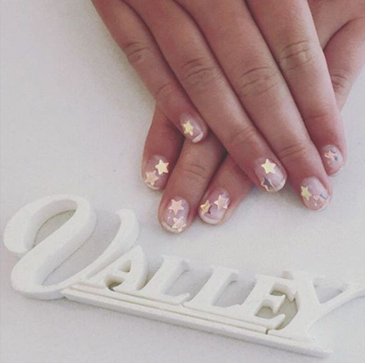 <p>Two gold stars for the easiest nail look ever.</p>

<p><a href=" https://www.instagram.com/p/BGjdE0MEjyL/?taken-by=..." target="_blank" data-tracking-id="recirc-text-link">@valleynyc</a></p>