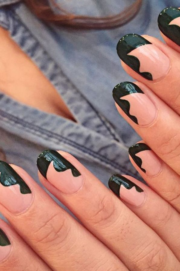 <p>In the dead of winter, channel ocean vibes with this unique wavy-meets-French fingertip.</p>

<p><a href=" https://www.instagram.com/p/BMdDkmLBD90/?taken-by=purplenailbox" target="_blank" data-tracking-id="recirc-text-link">@purplenailbox</a></p>