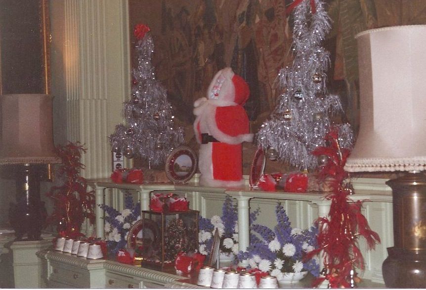 Christmas decoration, Event, Interior design, Red, Interior design, Christmas eve, Holiday, Christmas, Christmas ornament, Winter, 