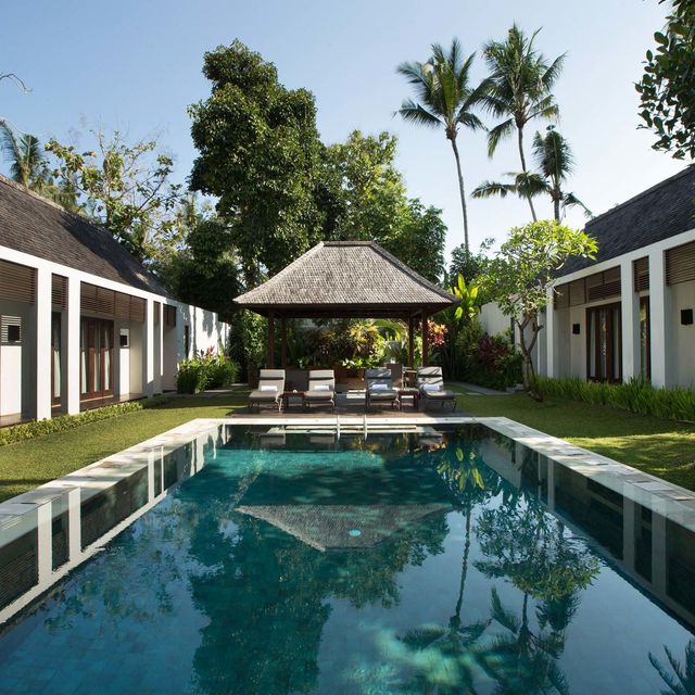 Property, Swimming pool, Tree, Real estate, House, Resort, Residential area, Home, Villa, Reflection, 