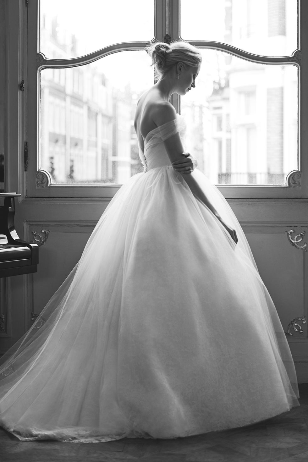 Dress, Shoulder, Bridal clothing, Textile, Photograph, Joint, White, Gown, Wedding dress, Style, 