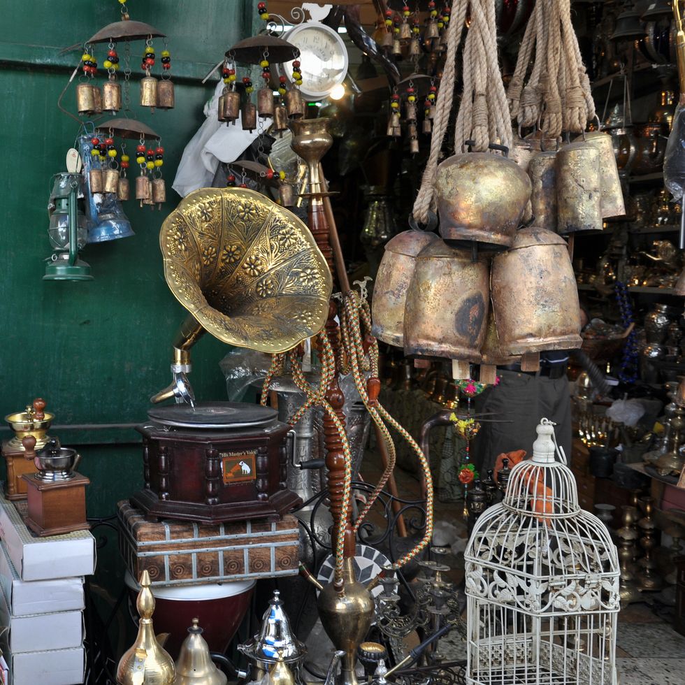 Idiophone, Collection, Brass, Antique, Bronze, Natural material, Collectable, Market, Souvenir, Temple, 