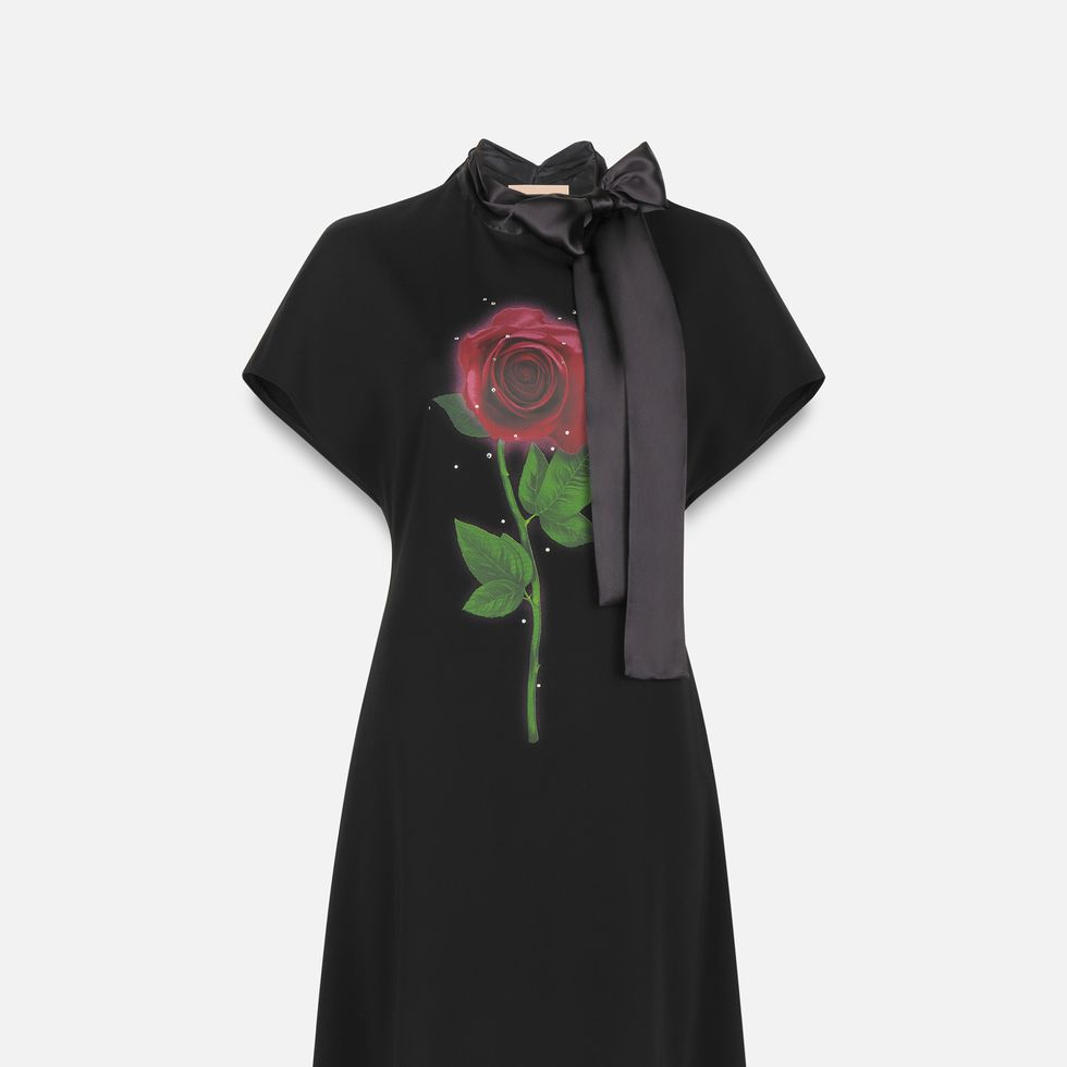 Clothing, Black, Dress, Green, Sleeve, Little black dress, Day dress, T-shirt, Outerwear, Cocktail dress, 