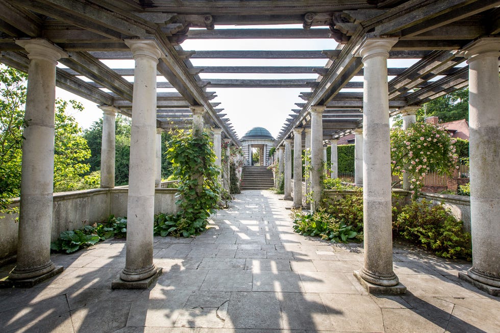 Walkway, Botany, Column, Building, Architecture, Tree, Garden, Plant, Pergola, Botanical garden, 