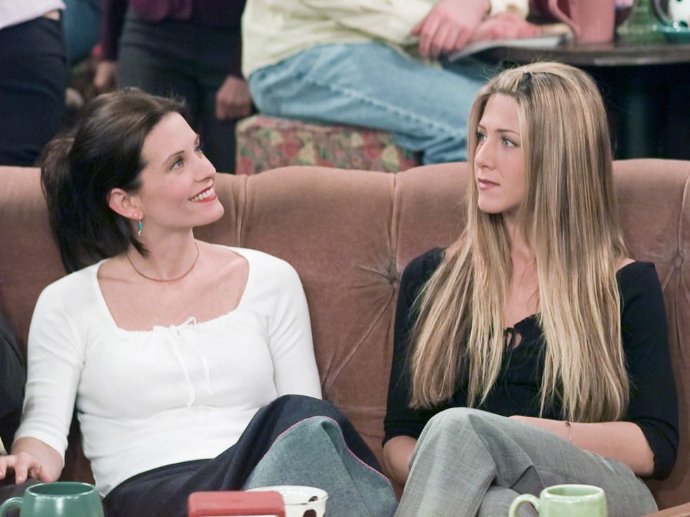 Courteney Cox and Jennifer Aniston on 'Friends'