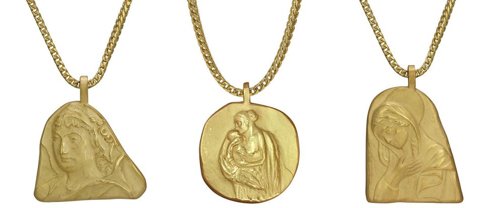 Locket, Pendant, Jewellery, Necklace, Fashion accessory, Gold, Chain, Metal, Brass, Gold medal, 