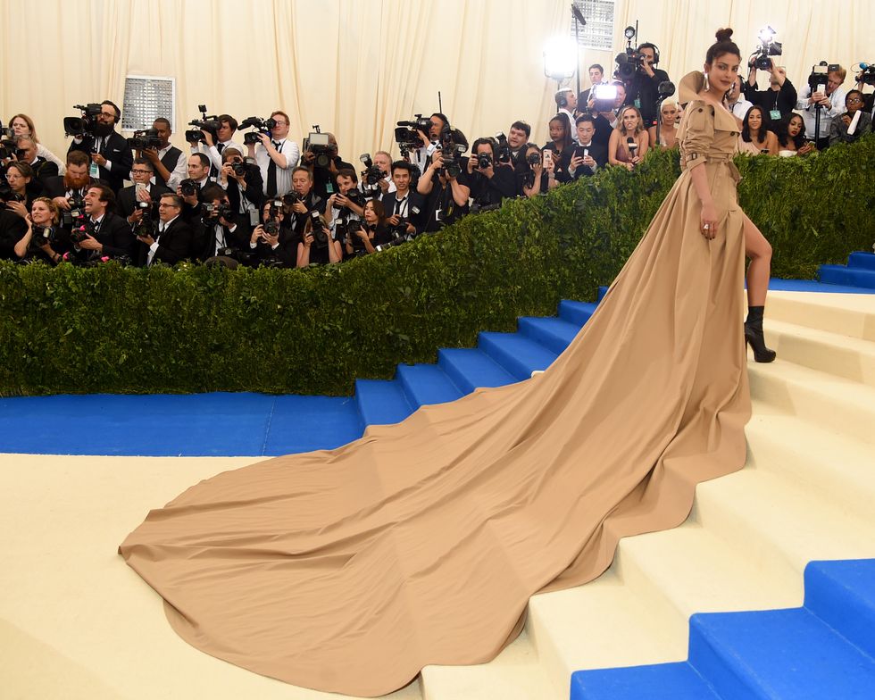 Crowd, Audience, Stairs, Chute, Hall, Convention, Carpet, 