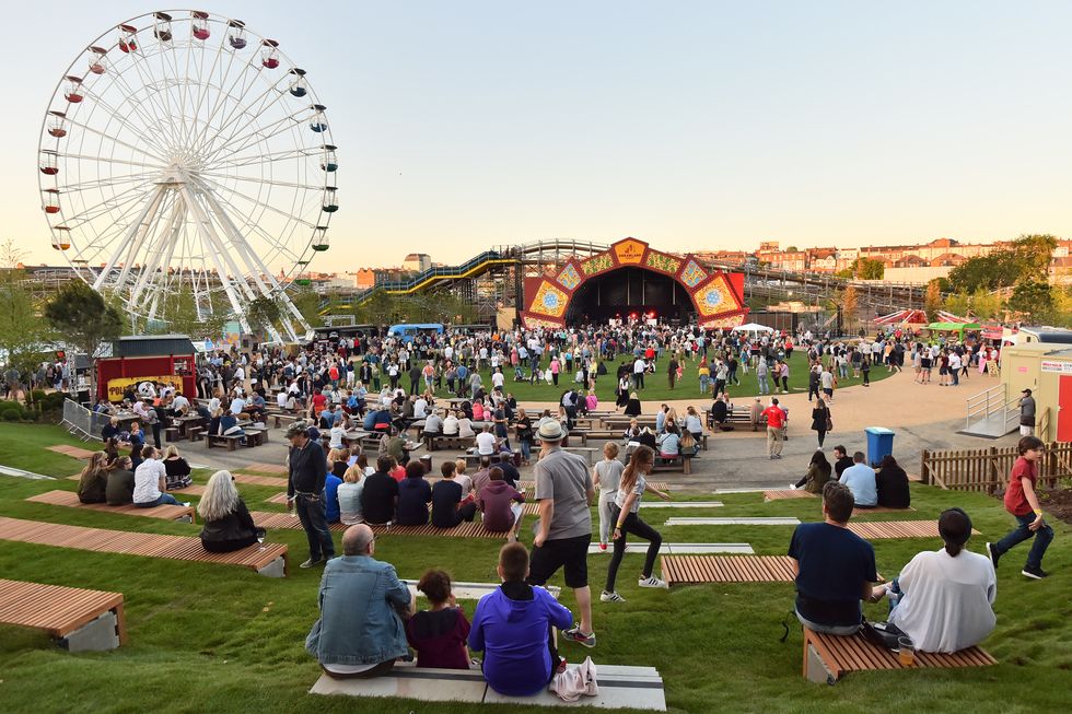 Crowd, Fair, Fun, Tourist attraction, Festival, Ferris wheel, Public event, Event, Recreation, Park, 