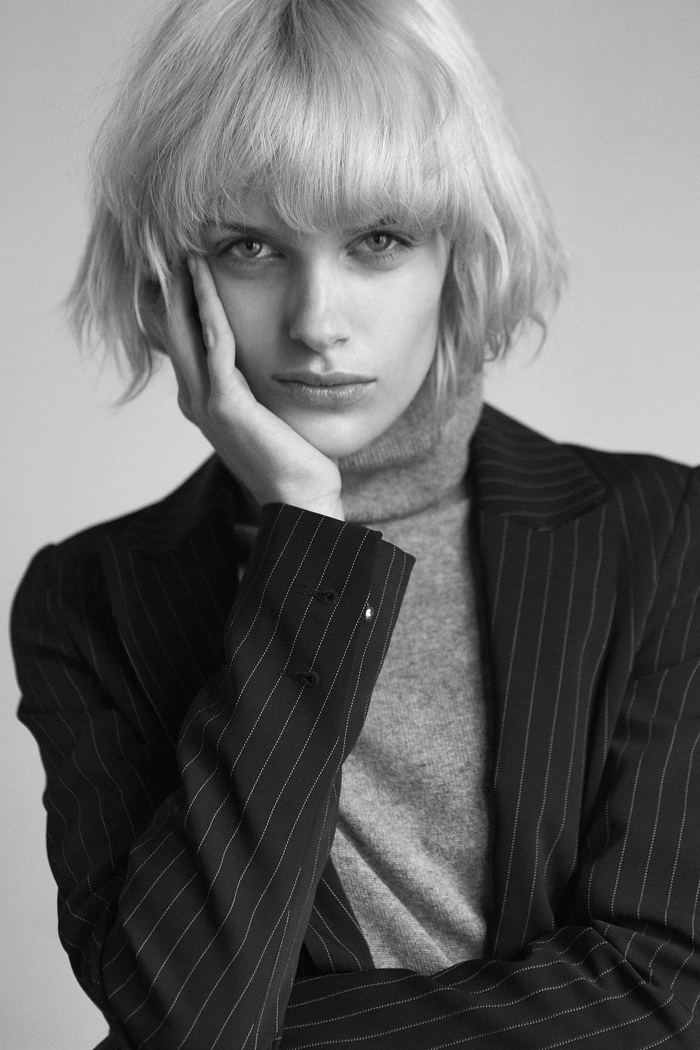 Hair, Face, White, Black, Blond, Hairstyle, Bangs, Lip, Beauty, Black-and-white, 