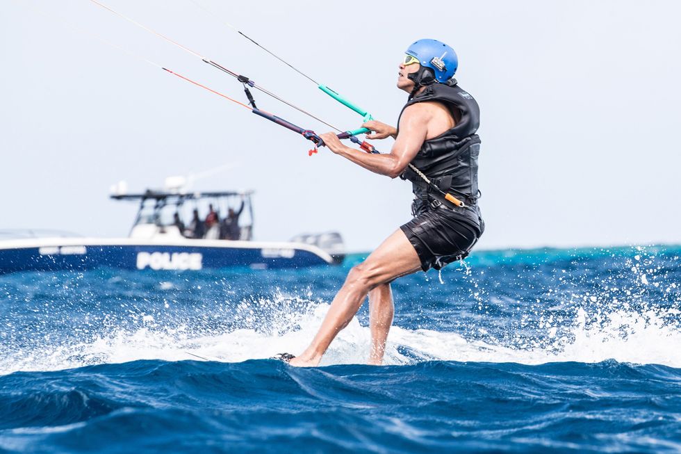 Barack Obama kite surfing