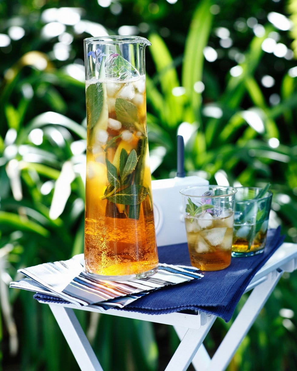 Drink, Iced tea, Pimm's, Liqueur, Alcoholic beverage, Distilled beverage, Cuba libre, Soft drink, Orange drink, Spritz, 