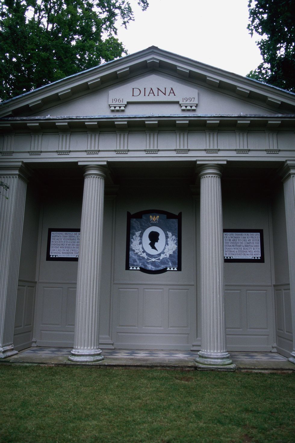 Princess Diana grave
