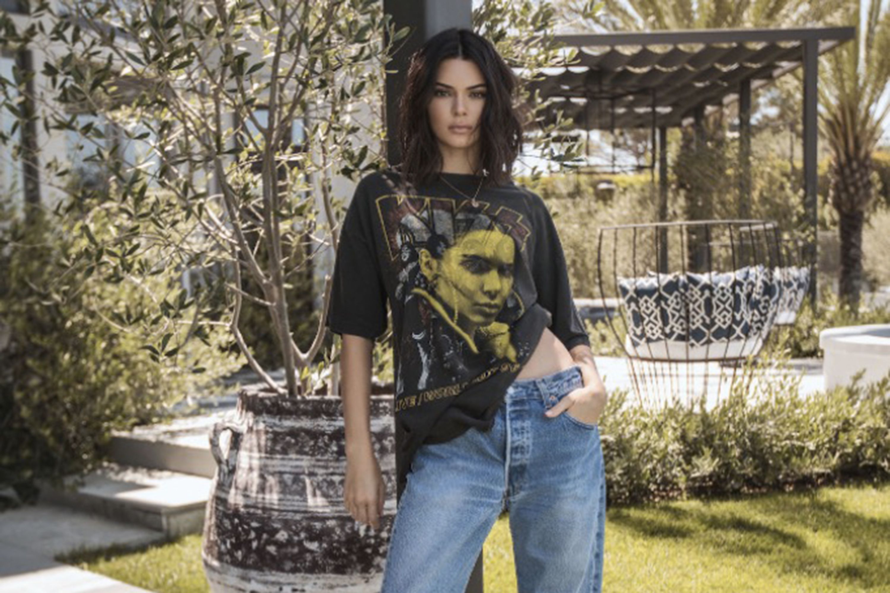 Kendall And Kylie Jenner Apologise For "disgusting" Band T-shirts