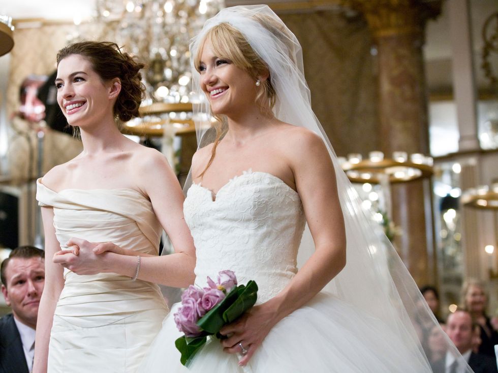 Anne Hathaway and Kate Hudson in 'Bride Wars'