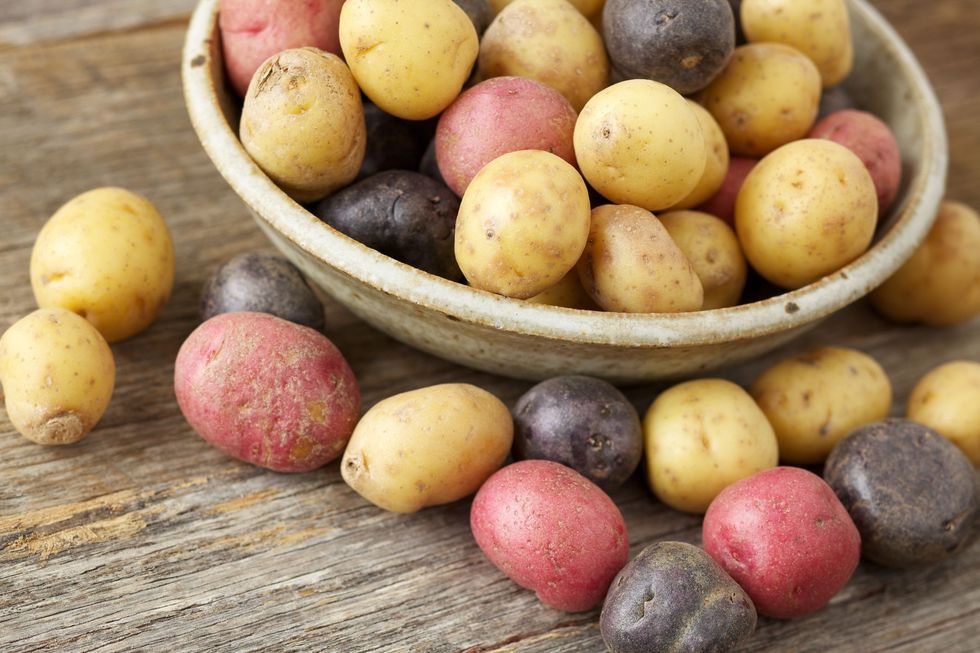 Yukon gold potato, Potato, Food, Root vegetable, Solanum, Vegetable, Plant, Local food, Produce, Ullucus, 