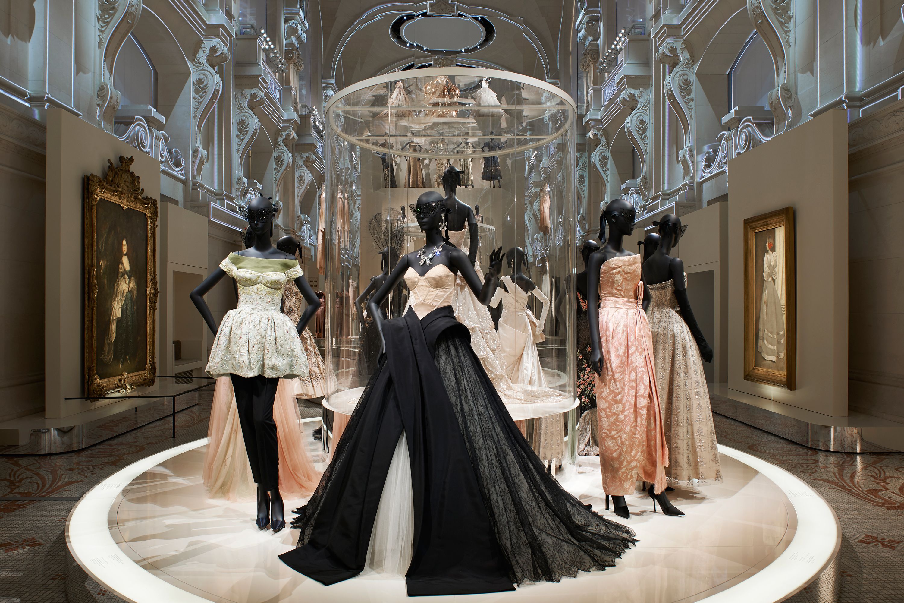 dior exhibition v and a
