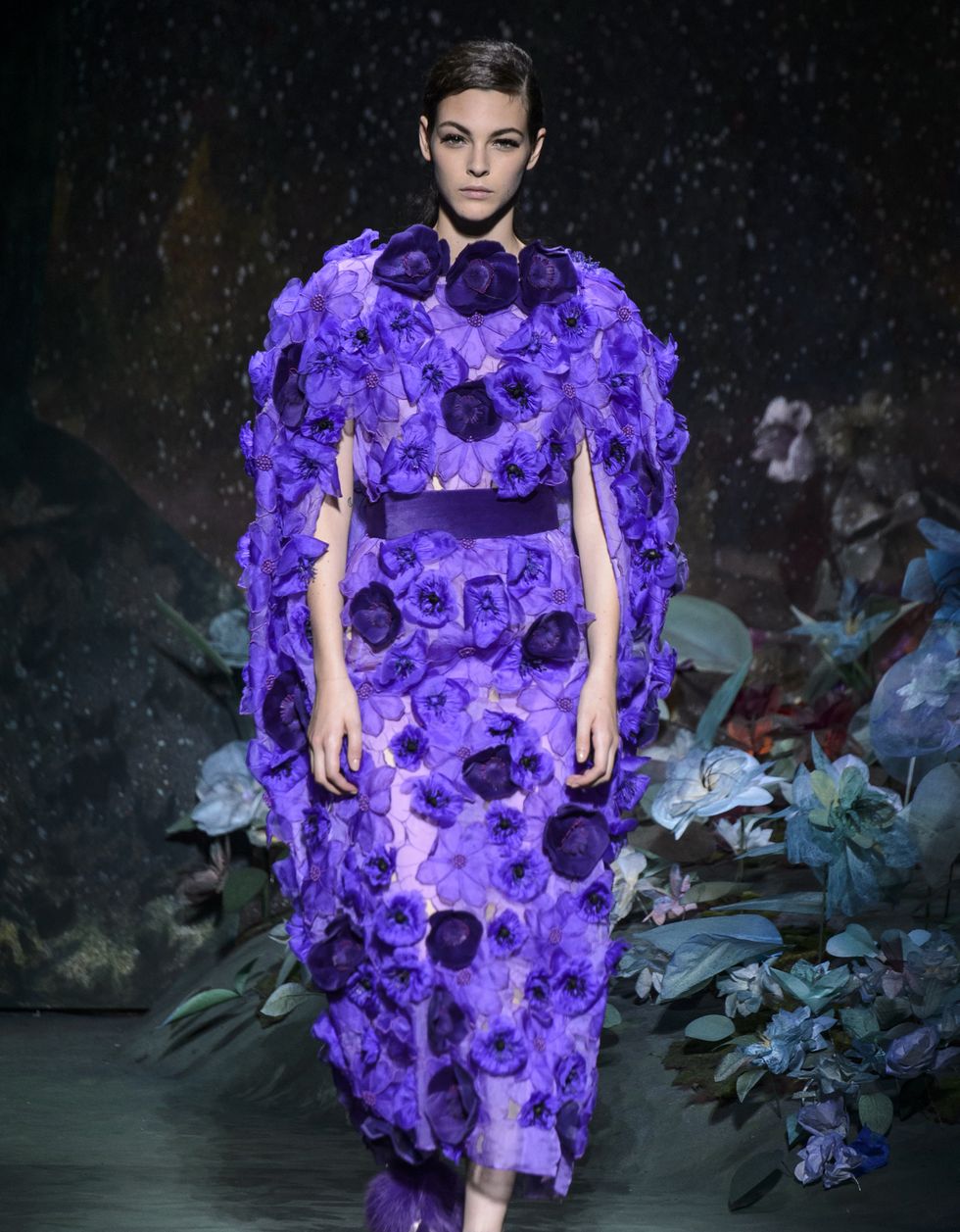 Fashion show, Purple, Style, Fashion model, Runway, Fashion, Lavender, Violet, Electric blue, Costume design, 