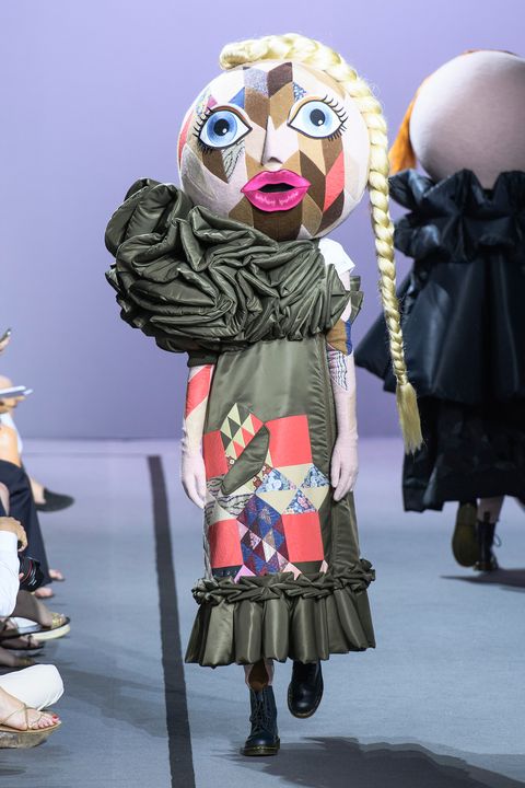 Viktor & Rolf AW17 couture show opened with rag doll heads - Viktor ...