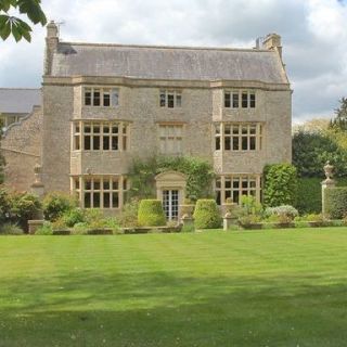 Property, Home, Estate, House, Lawn, Building, Manor house, Mansion, Grass, Farmhouse, 