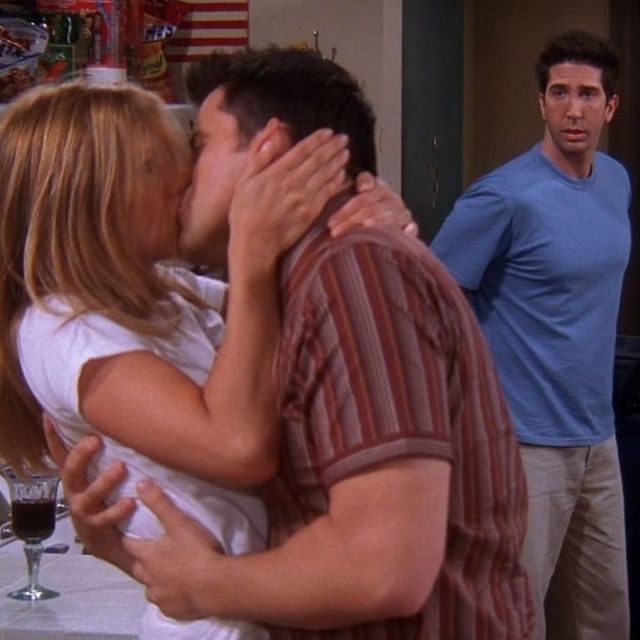Friends - Joey and Rachel kiss