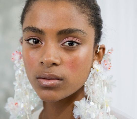Pink eye shadow is the big bridal beauty trend for 2017