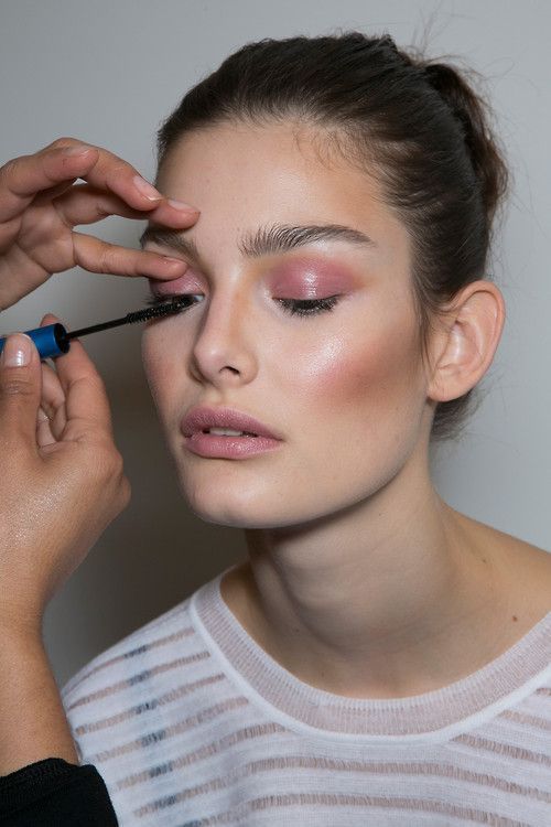Glossy pink eyeshadow discount