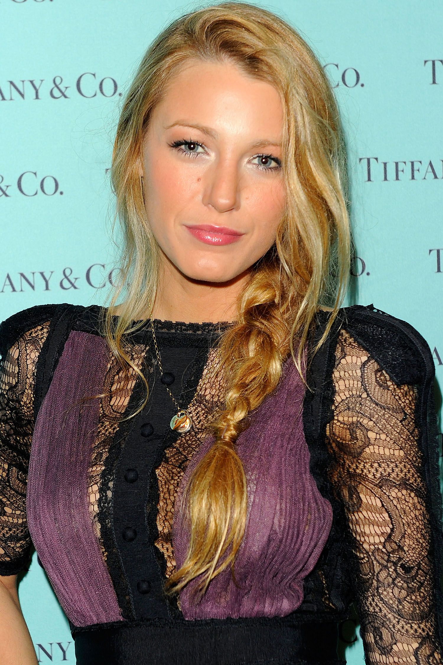 Blake Lively looks like a different person with short dark hair Blake Lively looks like a different person with short dark hair