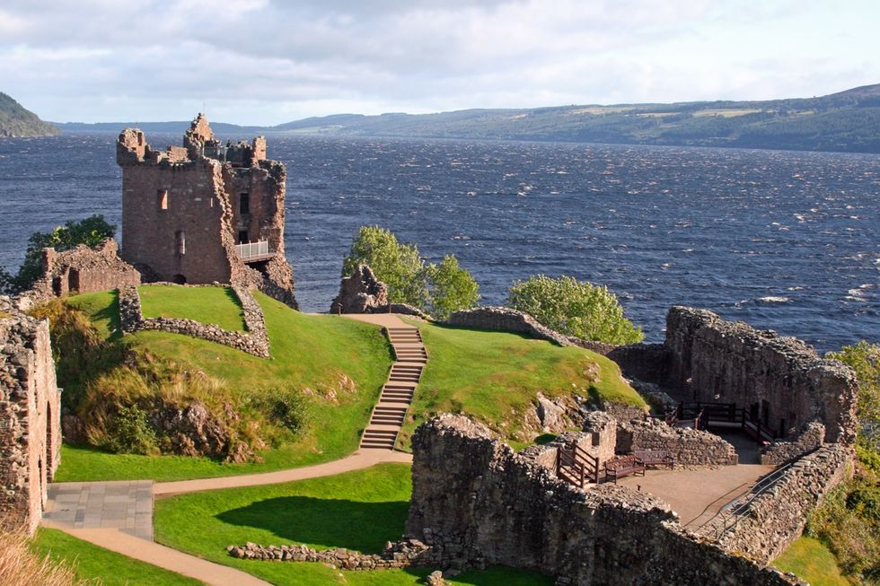 Highland, Castle, Ruins, Loch, Building, Landscape, Fortification, Rock, Promontory, Klippe, 