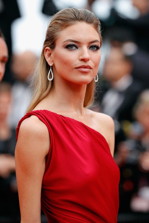 [Image: 1506089621-martha-hunt-lead.jpg?crop=1.0...size=480:*]