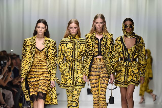 Versace spring summer 2018 show pictures - 20th anniversary of Gianni ...