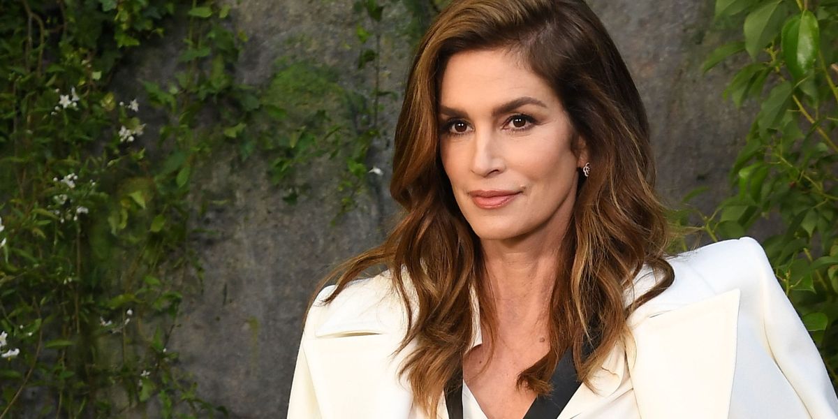 Cindy Crawford Cant Take Selfies Ageism In The Modelling Industry