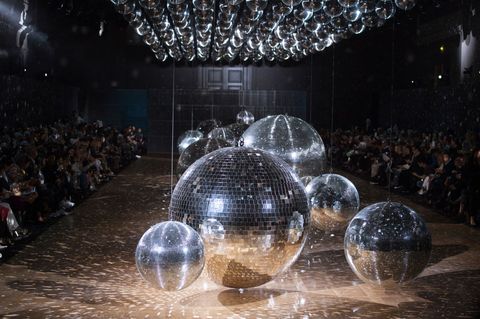Sphere, Crowd, Audience, Event, Performance, Space, Night, Games, Transparent material, Stage, 