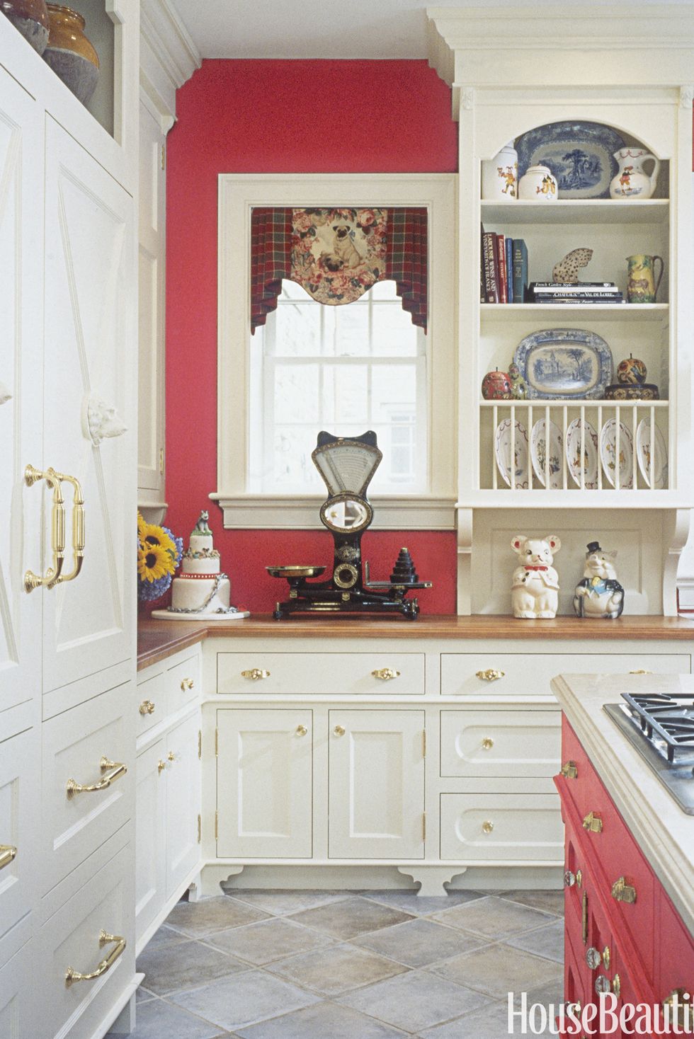 19 Ways to Decorate With Red in the Kitchen