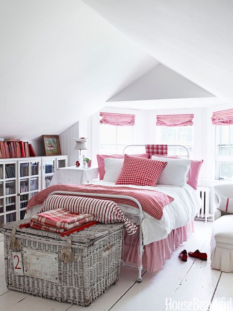 10 Red Bedroom Ideas - Decorating a Red Bedroom