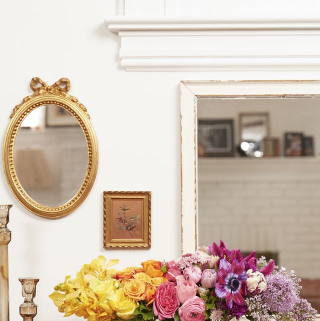 Pink, Room, Yellow, Purple, Wall, Mirror, Furniture, Table, Flower, Interior design, 