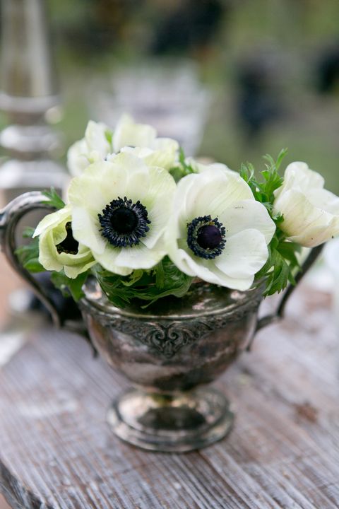 Sometimes you have to let the vessel be the star of the show. A metallic vase adds drama to this table when paired with understated blooms like delicate anemones.

 <!--EndFragment-->