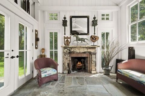 Wood, Green, Room, Interior design, Floor, Property, Home, Wall, Living room, Hearth, 