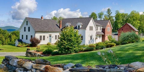 You Can't Beat Farmhouse Living With a Mountain View